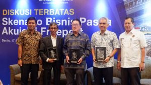Narasumber dalam diskusi terbatas skenario bisnis pasca akuisisi freeport