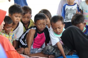 Berbagi keceriaan bersama adik-adik korban gempa dan tsunami