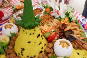 Tumpeng dalam acara Peringatan HUT ke 70 hubungan diplomatik Indonesia - Amerika